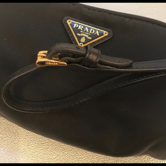 ❌SOLD❌AUTH PRADA NYLON WRISTLET/POUCH - Picture 3 of 8